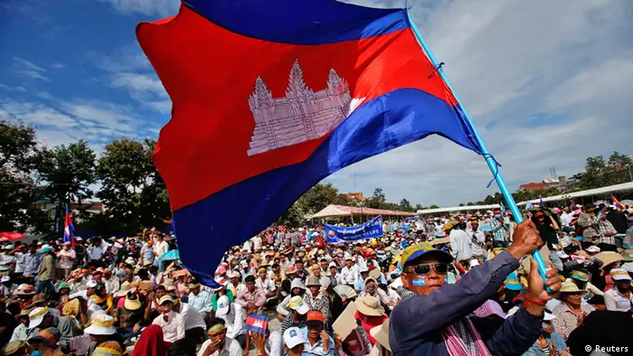 Supporters of the Cambodia National Rescue Party (CNRP) gather during a protest at Freedom Park in Phnom Penh September 16, 2013. Cambodian Prime Minister Hun Sen met opposition leader Sam Rainsy for talks and officials said they had agreed to look at how future general elections are held but the long-serving premier refused to give in to demands for an independent inquiry into the July 28 poll. The protest was staged a day after police used force to scatter protesters challenging a disputed election win by Hun Sen, sparking clashes in which one man was shot dead.REUTERS/Athit Perawongmetha (CAMBODIA - Tags: POLITICS CIVIL UNREST TPX IMAGES OF THE DAY)