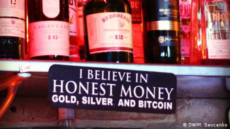 Bitcoin sign (DW/M. Sevcenko)