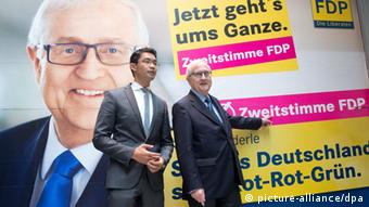 FDP-Vorstandssitzung Brüderle und Rösler mit Wahlplakat Jetzt geht´s ums Ganze