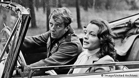 Romy Schneider driving a convertible (Imago/United Archives)