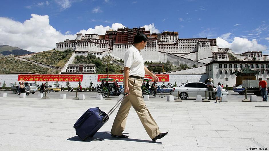 《对等入藏法》生效 中国:向“藏独”发出错误信号