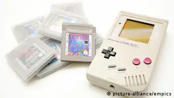 Game Boy Stock.A 1989 Nintendo Game Boy with games cartridges URN:8083691