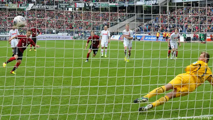 Szabolcs Huszti sends his 90th-minute spot kick into the net as Hanover claim a late 2-1 win over Augsburg. In a match full of penalty are controversy, hosts Hanover were forced to come from 1-0 down to claim three points. Photo: dpa