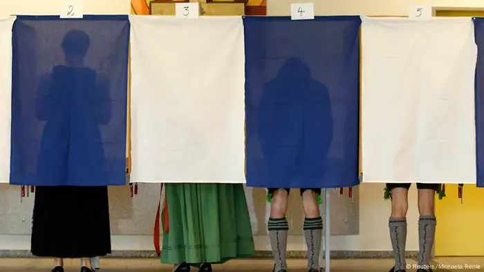 En Bavière, on vote en costume traditionnel