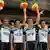 Die Omega Pharma Quickstep Mannschaft mit Goldmedaille (Foto: dpa)