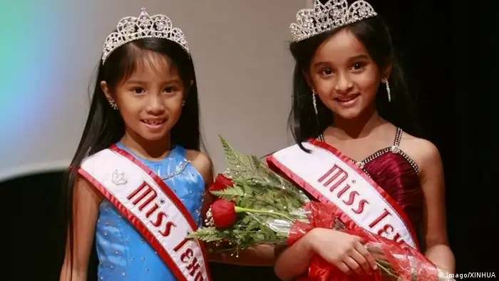 Kinder beim Schönheitswettbewerb in den USA