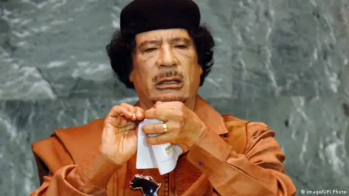 Gaddafi zerreisst die UN Charta (Foto: imago/UPI Photo)