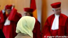 محكمة أوروبية تجيز حظر الحجاب في أماكن العمل في ظروف معينة