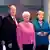 Der Bundesvorsitzende der Partei Die Linke, Bernd Riexinger (l-r), SPD-Kanzlerkandidat Peer Steinbrück, CSU-Landesgruppenchefin Gerda Hasselfeldt, Bundeskanzlerin Angela Merkel (CDU), sowie Jürgen Trittin, Spitzenkandidat von Bündnis 90/Die Grünen, stehen am 22.09.2013 nach der sogenannten "Elefantenrunde" im ZDF-Fernsehstudio in Berlin für ein Gruppenfoto zusammen. Foto: Christian Charisius/dpa