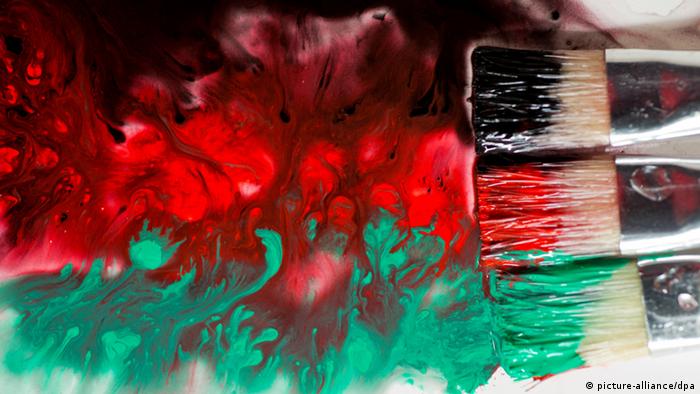 Paint brushes with black, red and green paint Photo: Patrick Pleul/dpa +++(c) dpa - Bildfunk+++