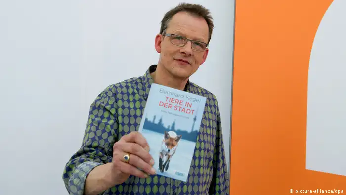 Der deutsche Schriftsteller, Bernhard Kegel, präsentiert sein Buch Tiere in der Stadt - Foto: Marc Tirl