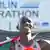 Der Gewinner des Berlin Marathon, Wilson Kipsang, jubelt am 29.09.2013 beim 40. Berlin-Marathon. Kipsang ist Weltrekord gelaufen. Der 31-Jährige gewann den 42,195-Kilometer-Klassiker in inoffiziellen 2:03,23 Stunden und blieb deutlich unter der alten Bestmarke. Foto: Ole Spata/dpa