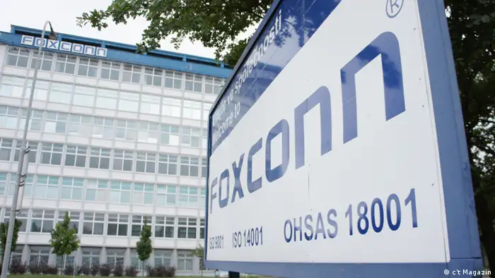 Foxconn plant in Pardubice, Copyright:c't Magazin Foxconn Electronics Inc. ist eine Tochtergesellschaft des taiwanischen Unternehmens Hon Hai Precision Industry Co., Ltd. Heute ist es einer der größten Fertigungsbetriebe für elektronische Produkte weltweit.