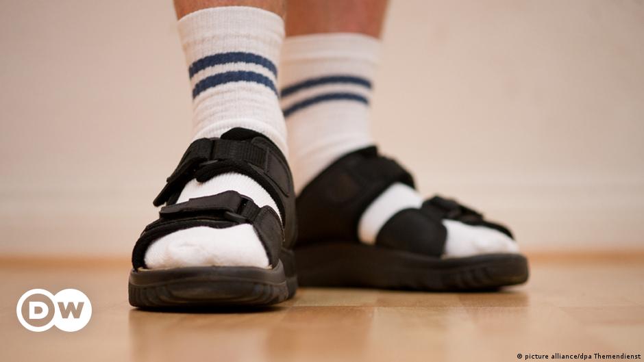 The Complete Guide to Wearing Socks with Sandals – Zig Manly