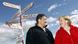 Bundeskanzlerin Angela Merkel (CDU) und der damalige Bundesumweltminister Sigmar Gabriel (SPD) auf dem Weg nach Ilulisaat - Foto: Michael Kappeler (dpa) Bundeskanzlerin Angela Merkel (CDU) und der damalige Bundesumweltminister Sigmar Gabriel (SPD) auf dem Weg nach Ilulisaat - Foto: Michael Kappeler (dpa)