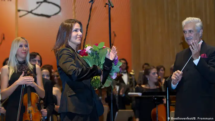 Zeynep Gedizlioglu, Komponistin des DW-Auftragswerks 2013, und Dirigent Ramiz Malik Aslanov.
