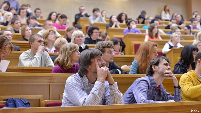 Студенти та аспіранти під час лекції в КНУ ім. Т.Г.Шевченка
