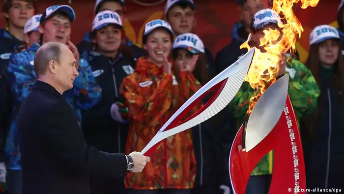 Präsident Vladimir Putin eröffnet Fackel-Lauf in Sotschi