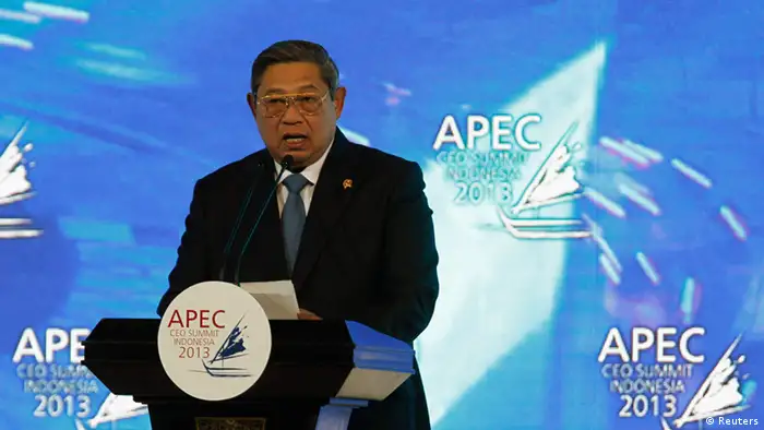 Indonesia's President Susilo Bambang Yudhoyono delivers his speech during the opening of the Asia-Pacific Economic Cooperation (APEC) CEO Summit in Nusa Dua, Indonesia resort island of Bali October 6, 2013. REUTERS/Beawiharta (INDONESIA - Tags: POLITICS BUSINESS)