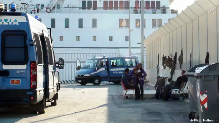 zu: Flüchtlingsdrama vor Lampedusa September 2013 DW/Karl Hoffmann