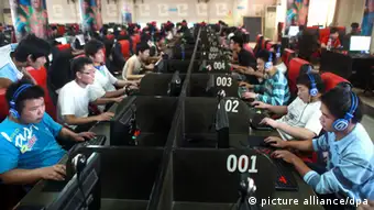 --FILE--Chinese netizens play online games and surf the Internet at an Internet cafe in Quanzhou county, Guilin city, south Chinas Guangxi Zhuang Autonomous Region, 25 August 2011. Chinas Internet user tally is growing by tens of millions of people every year, the China Internet Network Information Center has revealed. China had 505 million Internet users at the end of the November 2011, a figure that exceeds the entire populations of many countries, including the U.S., according to reports. According to the Information Center, Chinas Internet penetration rate is just 37.7 percent. To put that figure into perspective, over two years ago, U.S. Internet penetration stood at 75 percent. Web penetration in Japan and South Korea is more than 70 percent right now. Photo Wang Zichuang