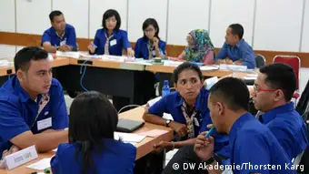 Participants of the workshop Convergent Journalism in Jakarta, Indonesia, September 2013 (photo: DW Akademie/Thorsten Karg).