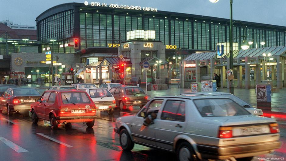 Geile Anhalterin nimmt den Knüppel in die Hand Geile Anhalterin nimmt den Knüppel in die Hand
