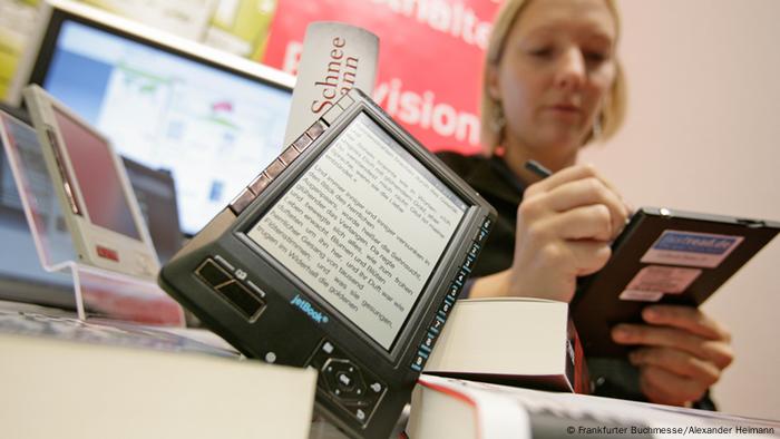 E-Book Reader, Gemeinschaftsstand Books & Bytes in Halle 3.0. Copyright: Frankfurter Buchmesse, Heimann