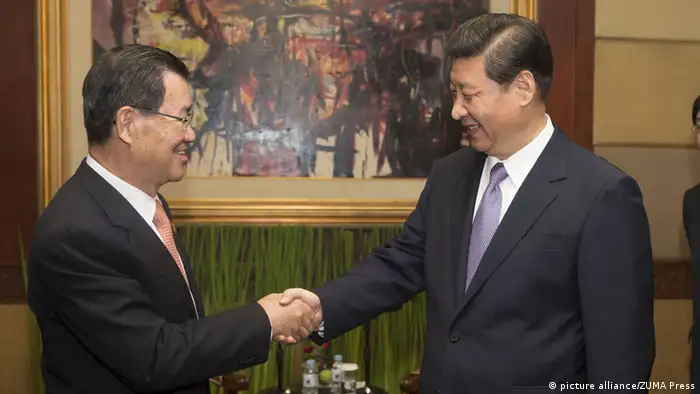 APEC Bali Chinas Präsident Xi Jinping und Vincent Siew Common Market Foundation