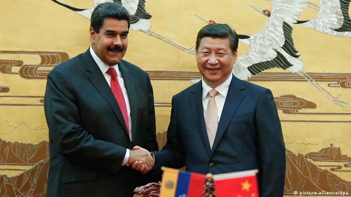 Los presidentes de Venezuela (izq.) y China: Nicolás Maduro y Xi Jinping, respectivamente, en una foto tomada el 22.9.2013.