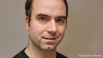 Der Politikwissenschaftler Stephan Klecha im Porträt, Foto von Christian Ignatzi Deutsche Welle