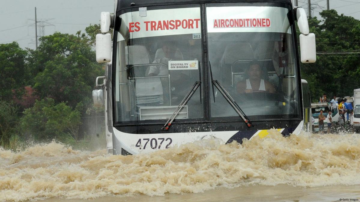 File:Typhoon Nari track (2013) in Vietnamese more detail.png