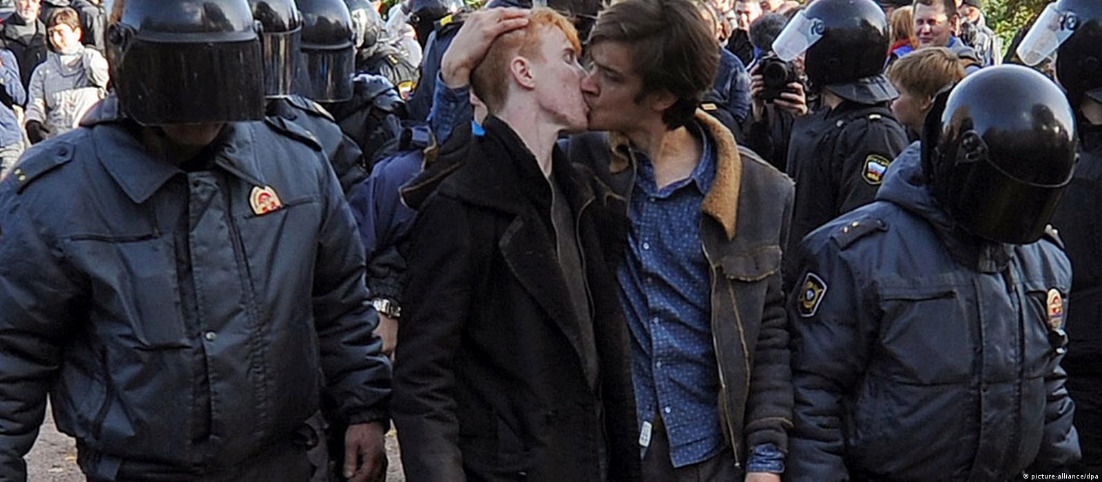 Почему российские геи хотят эмигрировать – DW – 13.11.2013