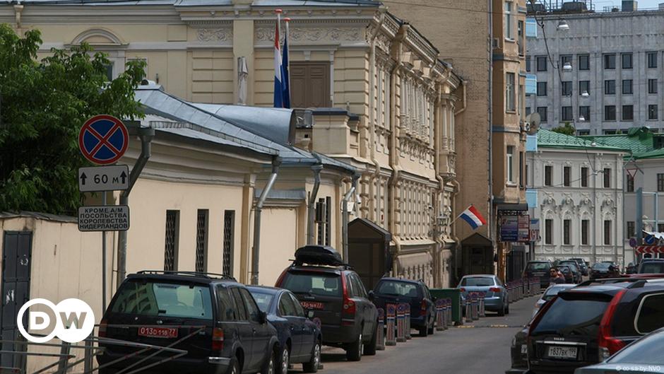 Консульство нидерландов. Посольство Нидерландов в Москве здание. Консульство Нидерландов в Санкт-Петербурге. Посольство РФ В Нидерландах. Посольство королевства Нидерланды.