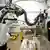 Ein Mitarbeiter stellt in Ditzingen (Baden-Württemberg) beim Maschinenbauer Trumpf eine Roboterzelle ein. (Foto: dpa)