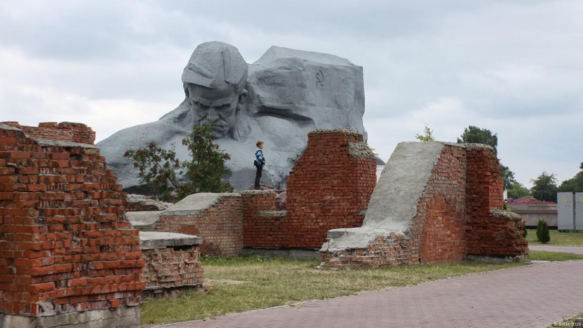 Кто против патриотического центра в Брестской крепости – DW – 06.04.2015