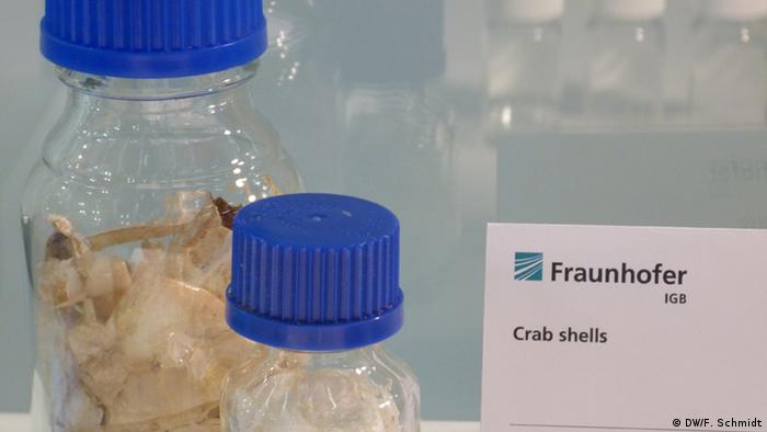 Krabbenschalen als Ausgangsprodukt für Kunststoffe (Foto: Fabian Schmidt/DW)