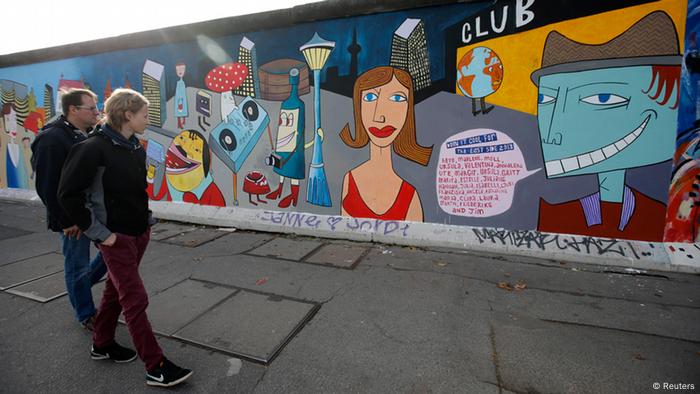 Reflecting History The Berlin Wall Memorial Dw Travel Dw 31 10 19