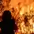 Silhouette of firefighter against bushfire. EPA/Dave McKenzie +++(c) dpa - Bildfunk+++