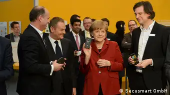 Angela Merkel am Stand der Secusmart GmbH Cebit 2013