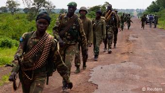 Un groupe de soldats congolais traquant les rebelles du M23 à Goma en 2013