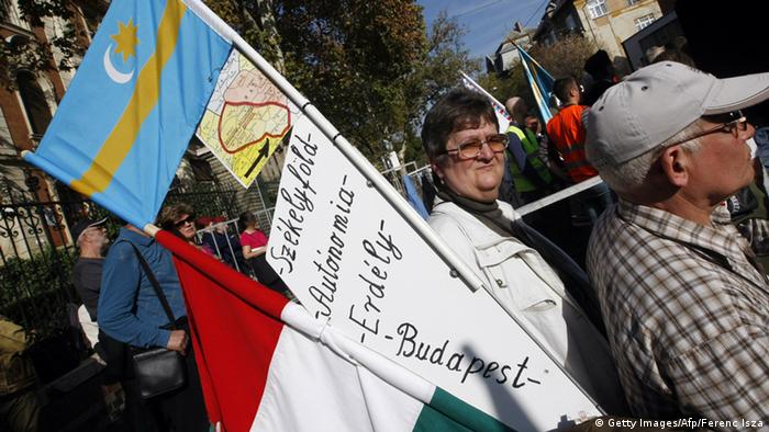 Gegen rumänische Zentralverwaltung und wirtschaftliche Not: Ungarn in Siebenbürgen gehen für Autonomie auf die Straße (foto: AFP/Getty Images)