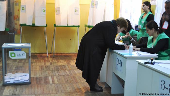 На избирательном участке в Тбилиси