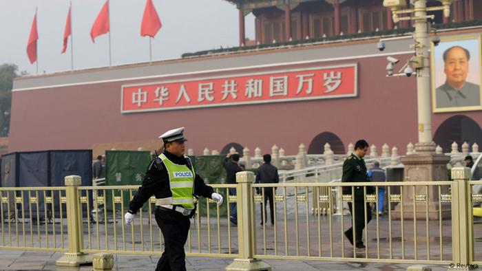 Mystery Car Blaze On China S Tiananmen Square News Dw 28 10 13