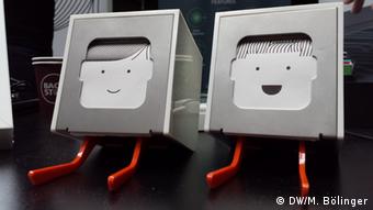 Мини-принтер позволяет распечатать текст на листке размером с кассовый чек