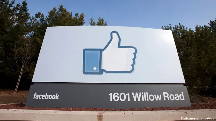 Symbolbild Facebook verdient an Smartphone-Werbung