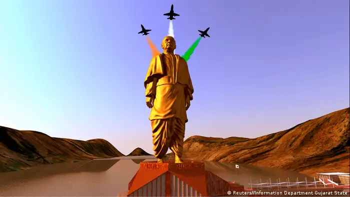 A still image from video shows an artist's rendering of a statue of Sardar Vallabhbhai Patel, to be constructed in the western Indian state of Gujarat, in this handout provided by Information Department Gujarat State October 31, 2013. Indian opposition leader Narendra Modi is building the world's tallest statue at a cost of almost $340 million in honour of one of the country's founding fathers, a project he is using to undermine his chief rivals, the Gandhi-Nehru political dynasty. The statue of Patel, who was first Prime Minister Jawaharlal Nehru's deputy and his interior minister but often at odds with him, is to be built on a river island in Gujarat, the home state of both Patel and Modi. REUTERS/Information Department Gujarat State/Handout via Reuters (INDIA - Tags: POLITICS) NO SALES. NO ARCHIVES. FOR EDITORIAL USE ONLY. NOT FOR SALE FOR MARKETING OR ADVERTISING CAMPAIGNS. THIS IMAGE HAS BEEN SUPPLIED BY A THIRD PARTY. IT IS DISTRIBUTED, EXACTLY AS RECEIVED BY REUTERS, AS A SERVICE TO CLIENTS