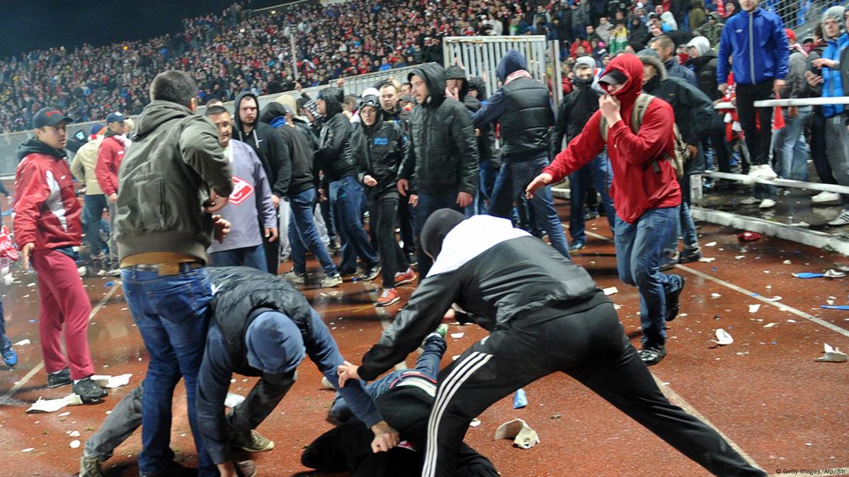 Hooligans estragam festa antes de jogo entre Inglaterra e Rússia