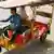 Eco-Friendly Tricycles/Rickshaws on Delhi roads. Man ferrying passengers in battery operated rickshaw in Delhi. Copyright: DW via Arafatul Islam, DW Bengali
