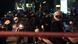 Polizisten sichern den Tatort nach dem Mordanschlag vor einem Büro der "Goldenen Morgenröte" in Athen (Foto: afp/Getty Images) Polizisten sichern den Tatort nach dem Mordanschlag vor einem Büro der "Goldenen Morgenröte" in Athen (Foto: afp/Getty Images)
